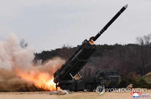 كوريا الشمالية تجري تدريبات على إطلاق صواريخ كروز استراتيجية