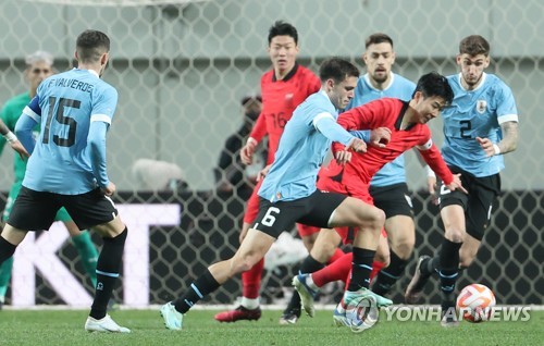 Son Heung-Min con la pelota