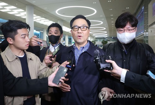 S. Korean Official Meets IDB Chief | Yonhap News Agency