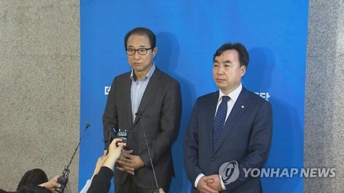 '돈봉투 의혹' 윤관석·이성만 탈당 기자회견