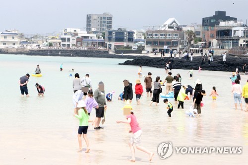 제주 구름 많다가 맑아져…낮 기온 21∼23도