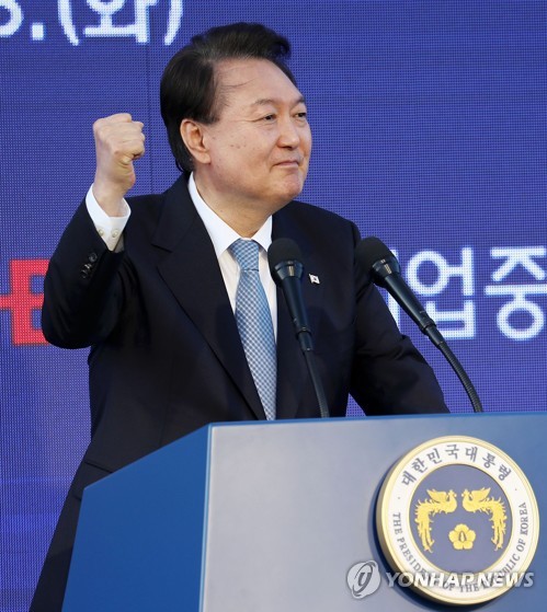 Yoon honors distinguished SMEs