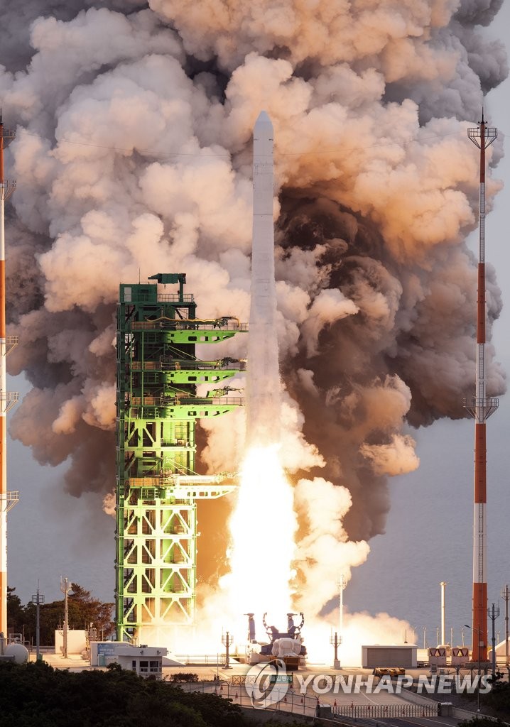South Korea's homegrown space rocket Nuri blasts off from Naro Space Center in Goheung, South Jeolla Province, on May 25, 2023. in this photo provided by the Korea Aerospace Research Institute. (PHOTO NOT FOR SALE) (Yonhap)