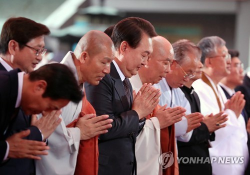 '부처님오신날'…조계사 봉축법요식 참석한 윤 대통령