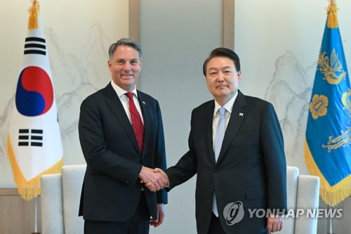 Yoon meets Australian deputy PM