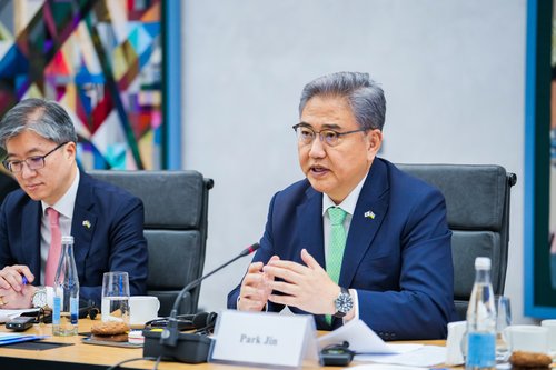 S. Korea's FM calls on N. Korea to make 'audacious choice' for its future