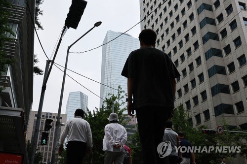 한국 경제, 3년 연속 'OECD 평균 이하' 저성장 가시권(종합)