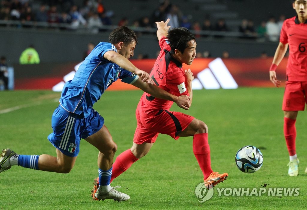 '살짝 빠져 나가는 조영광'…韓-伊 월드컵 4강전