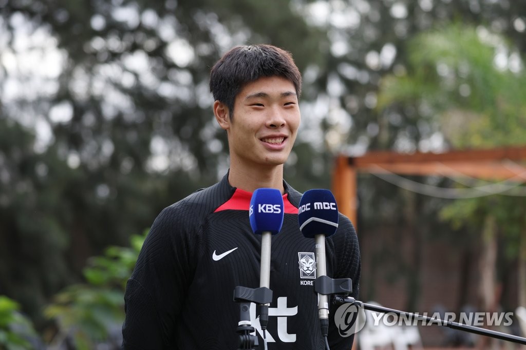 South Korea forward Lee Young-jun speaks with reporters before a training session for the FIFA U-20 World Cup in La Plata, Argentina, on June 9, 2023. (Yonhap)