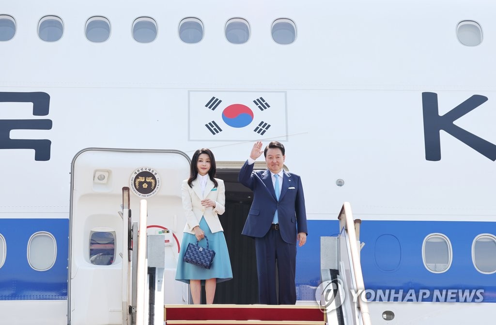 Photo of Yoon rentre chez lui après un voyage en France, au Vietnam