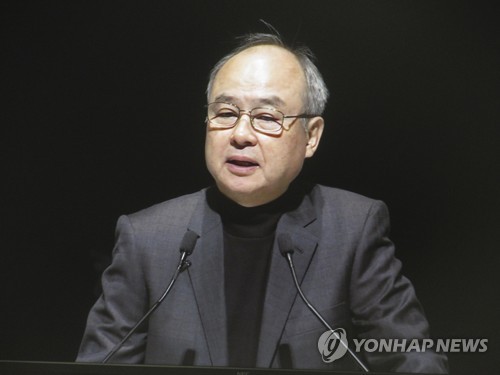 손정의 "인공지능은 전지전능…AI 혁명 폭발적으로 일어나"