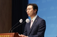 내년 예산안에 與 "文퍼주기 바로잡기" 野 "무능·무책임 예산"