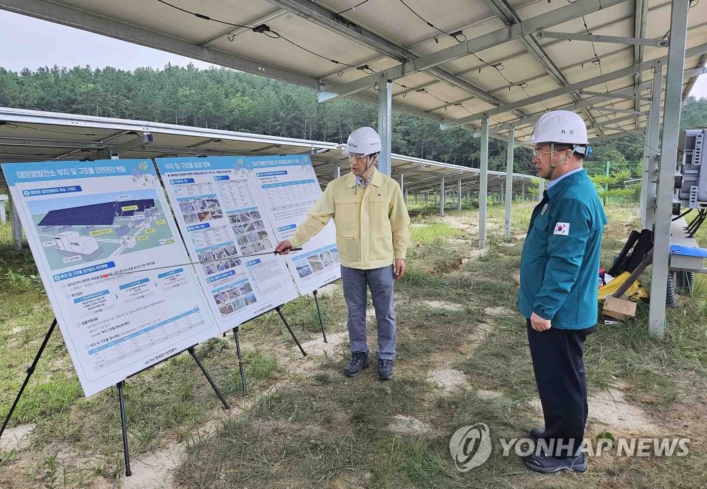 태양광 발전시설 점검하는 강경성 2차관