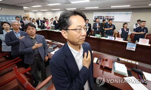 최저임금위원장 "노사 간극 아직…국민이 납득하도록 노력하길"