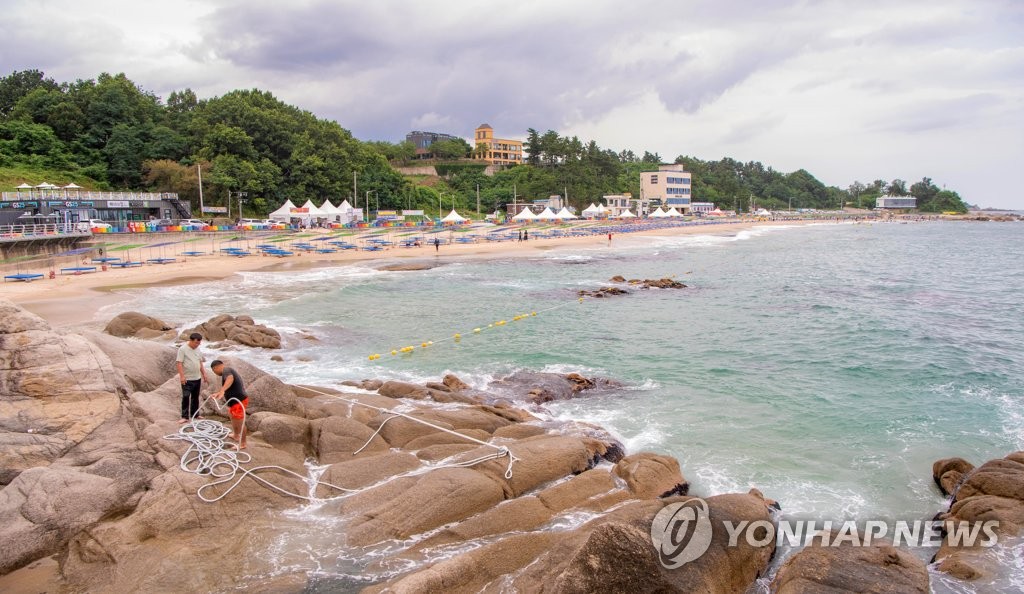 아야진해수욕장 상어 방지 그물망 | 연합뉴스