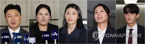 Los atletas surcoreanos que compiten por la membresía del COI realizan sus entrevistas