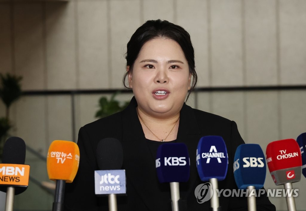 South Korean golfer Park In-bee speaks with reporters at Olympic Parktel in Seoul on Aug. 10, 2023, before attending her interview in the race to become the South Korean candidate for International Olympic Committee Athletes' Commission membership. (Yonhap)