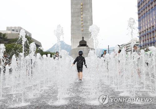 광복절도 전국 무더위…올해 폭염일수, 평년수준 넘어서