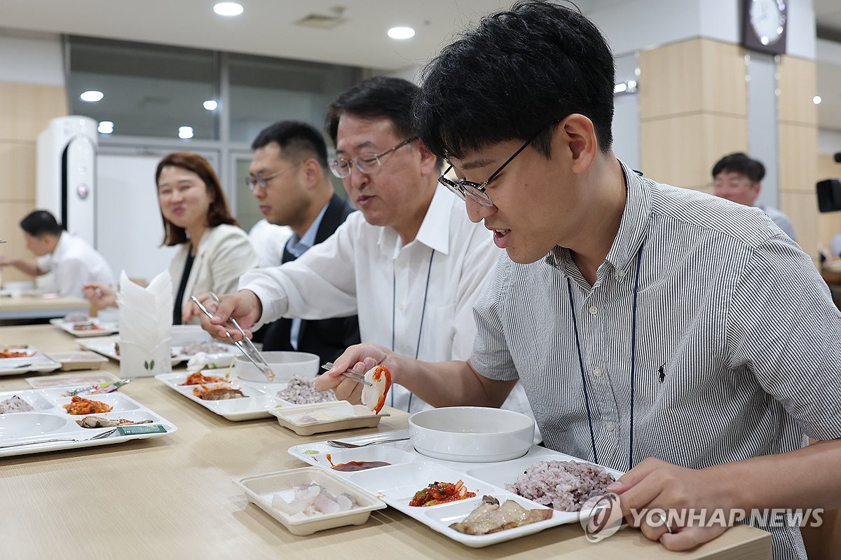 大統領室庁舎のランチ　水産物に