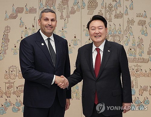 Yoon meets with UAE official to discuss bilateral ties