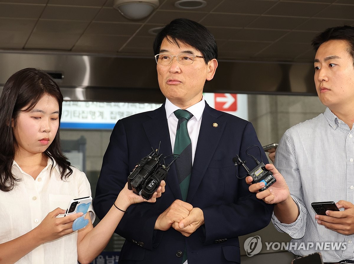 박완주 전 의원 재판 출석 모습