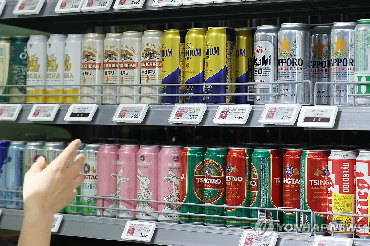 사진은 서울의 한 대형마트에 진열된 맥주. / 연합뉴스