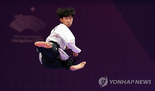 [아시안게임] 선봉에 선 태권도 품새…강완진·차예은 동반 금메달
