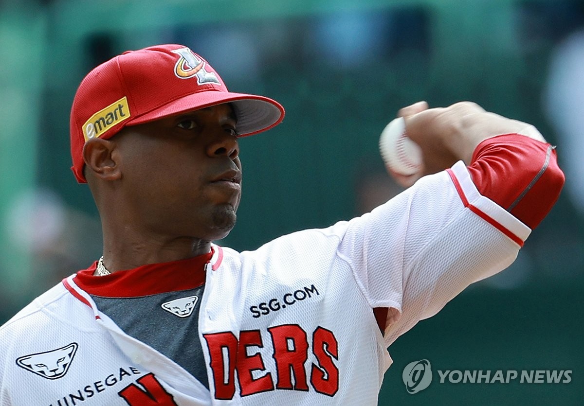 역투하는 SSG 선발 엘리아스