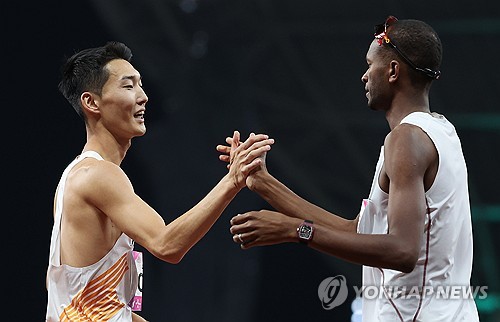 우상혁, 바르심과 2파전 끝에 2회 연속 은메달
