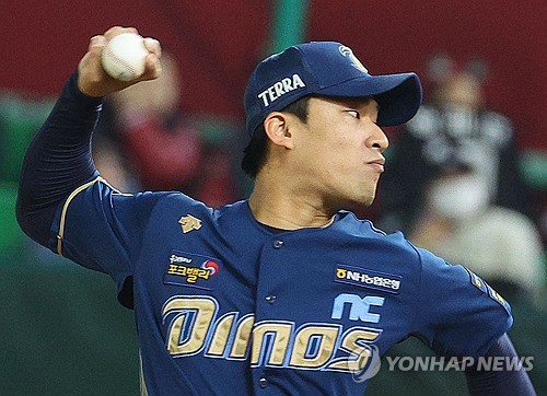 Jisoo, baseball first pitch  Baseball first, Baseball, Sports jersey