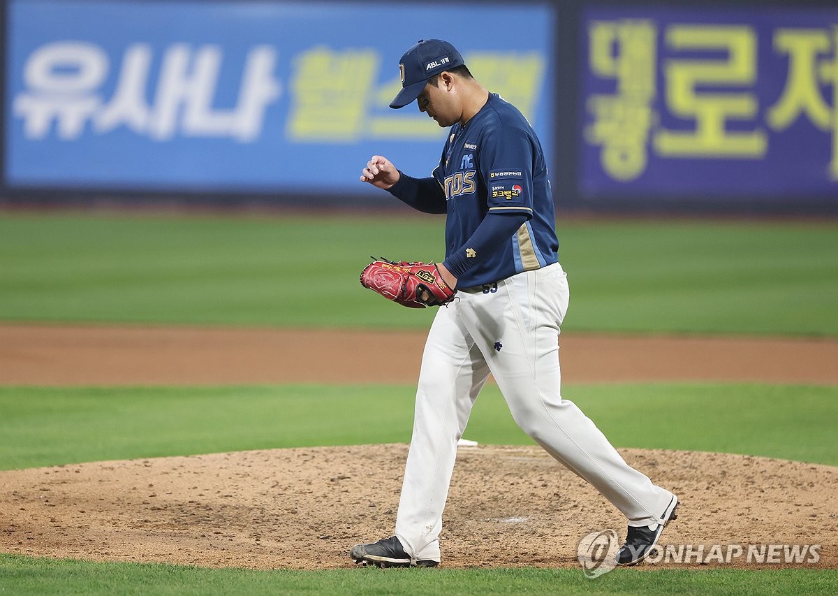 NC Dinos starter Shin Min-hyeok celebrates after retiring the side in the bottom of the fourth inning of Game 2 of the second round in the Korea Baseball Organization postseason against the KT Wiz at KT Wiz Park in Suwon, Gyeonggi Province, on Oct. 31, 2023. (Yonhap)