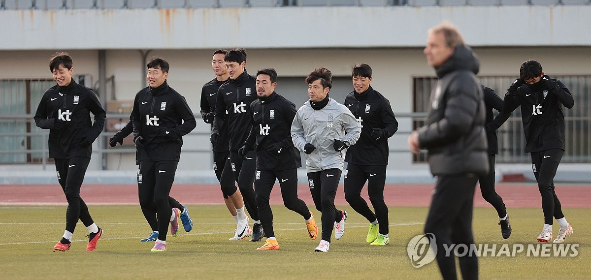 러닝으로 몸 푸는 한국 선수들