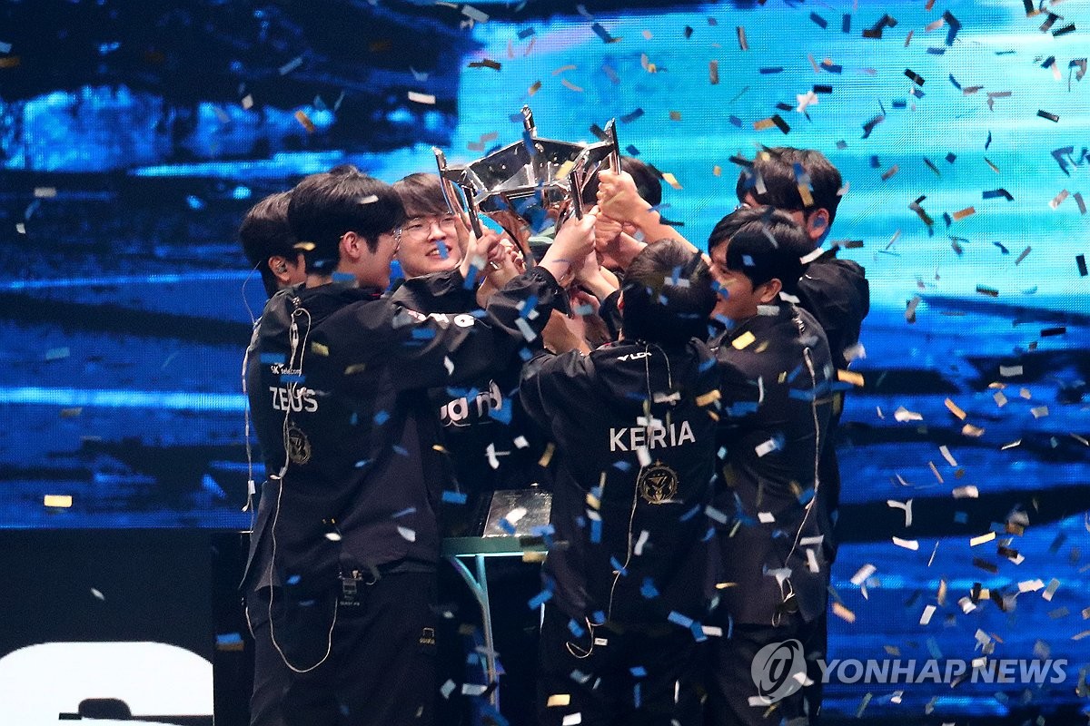 SKT, T1 롤드컵 우승 기념 경품 행사…'0 고객' 대상 연합뉴스