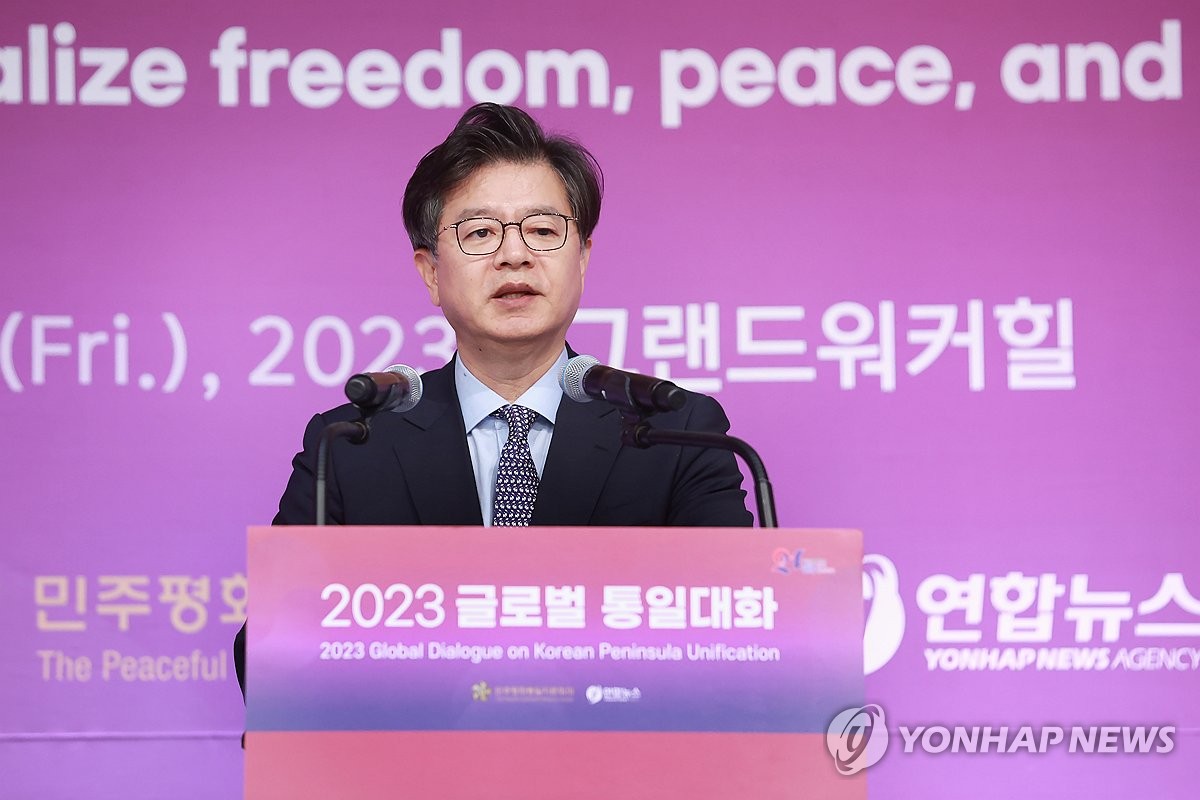 Seong Ghi-hong, CEO and president of Yonhap News Agency, delivers his welcoming address at the 2023 Global Dialogue on Korean Peninsula Unification, co-hosted by the Peaceful Unification Advisory Council and Yonhap News Agency, at the Grand Walkerhill Seoul hotel on Nov. 24, 2023. (Yonhap)