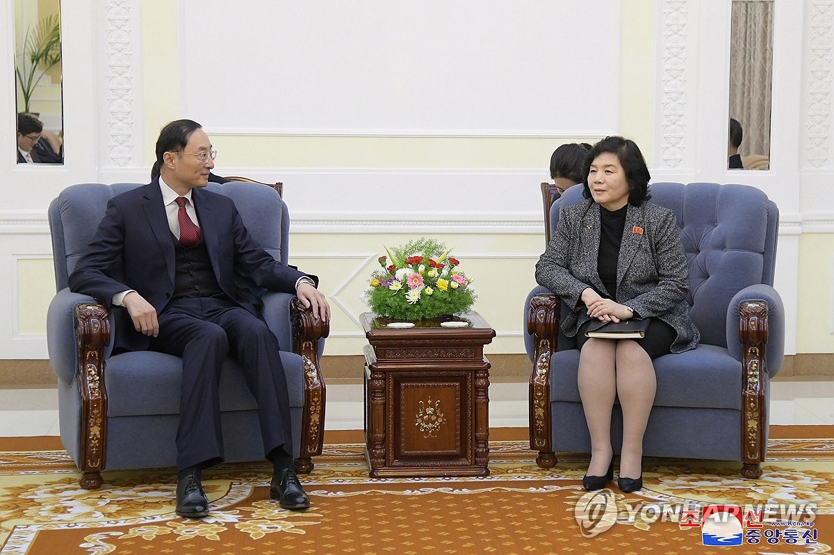 북한 외무상, 중국 외교부 부부장 회담 : 관영 언론
