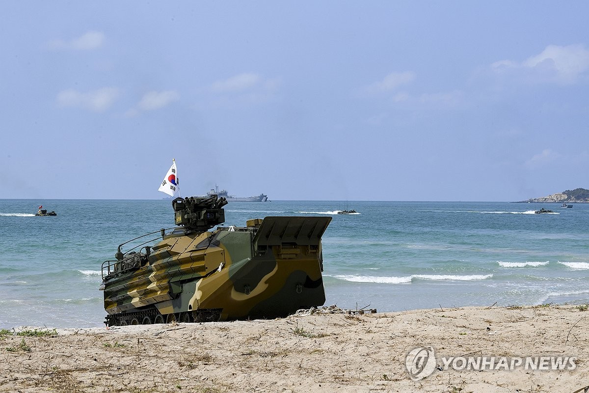 상륙하는 대한민국 상륙돌격장갑차