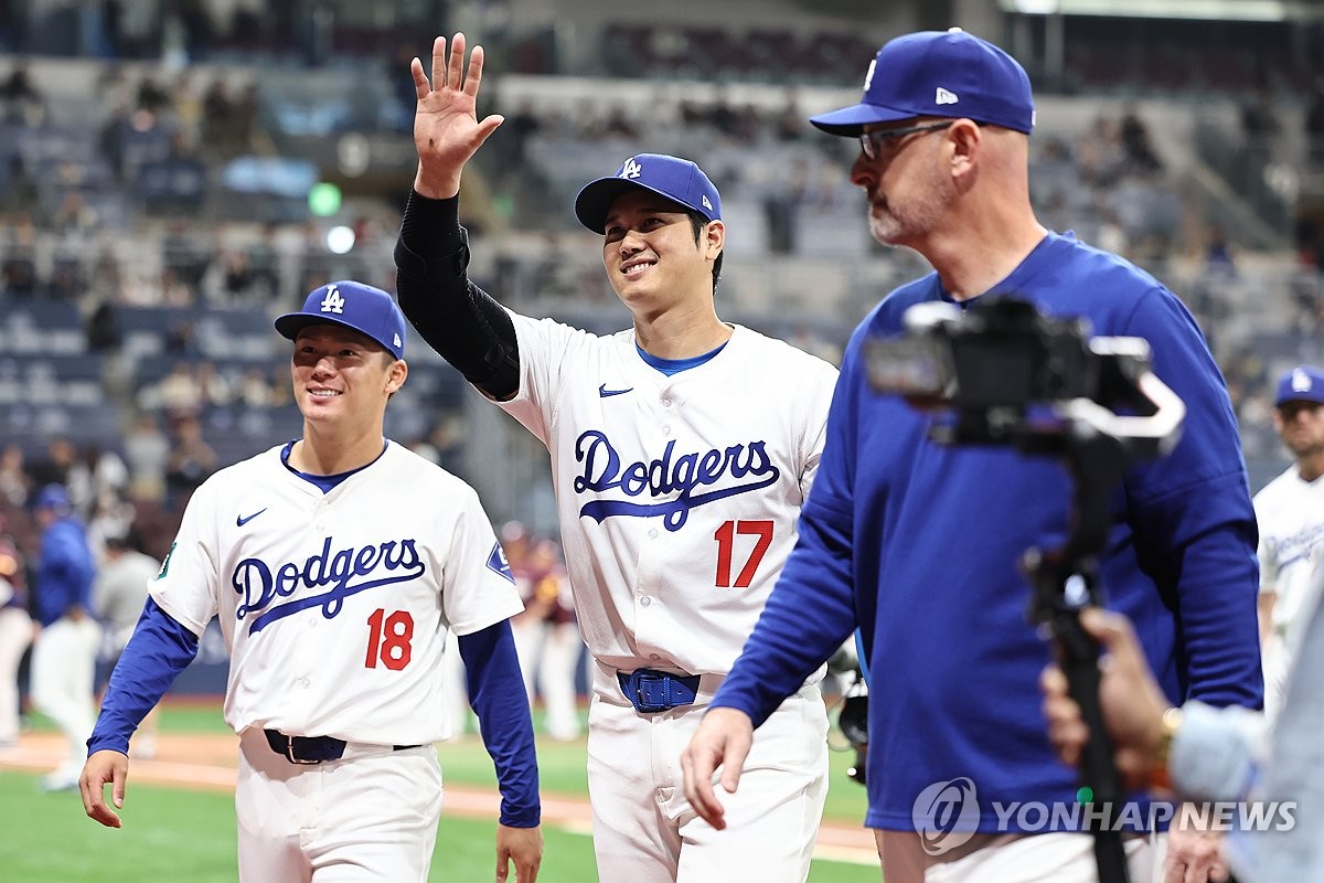 Dodgers rout KBO's Heroes in exhibition game in Seoul