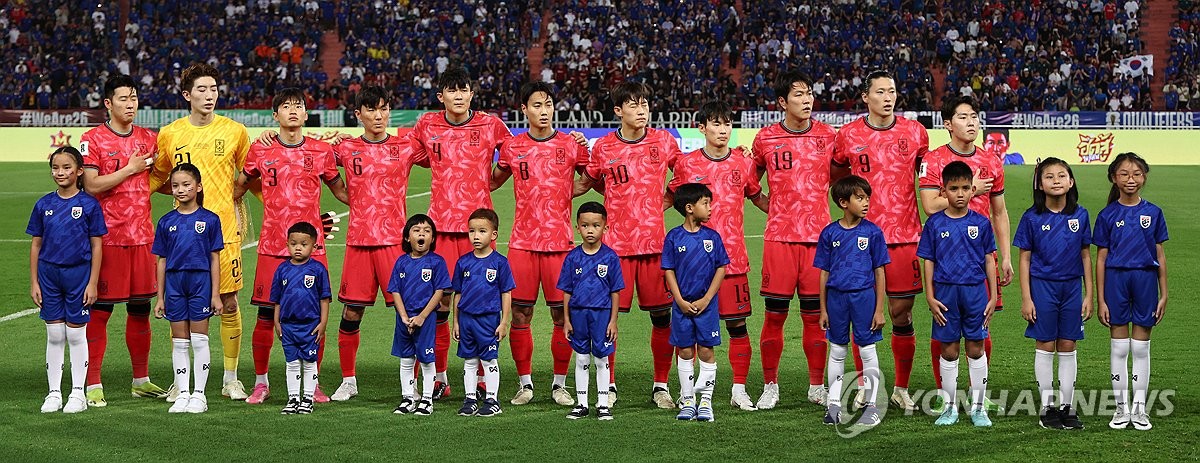 애국가 부르는 한국대표팀