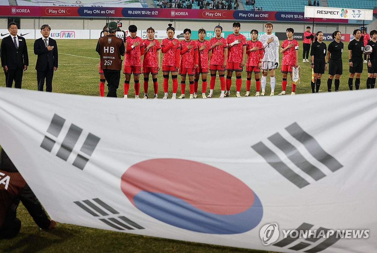 4월 필리핀과의 평가전 때 여자 축구대표팀