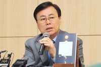 3선 의원서 시인으로 돌아온 도종환 "이제 문학으로 역할 할 때"