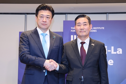 محادثات دفاعية بين وزيري دفاع كوريا الجنوبية واليابان في سنغافورة