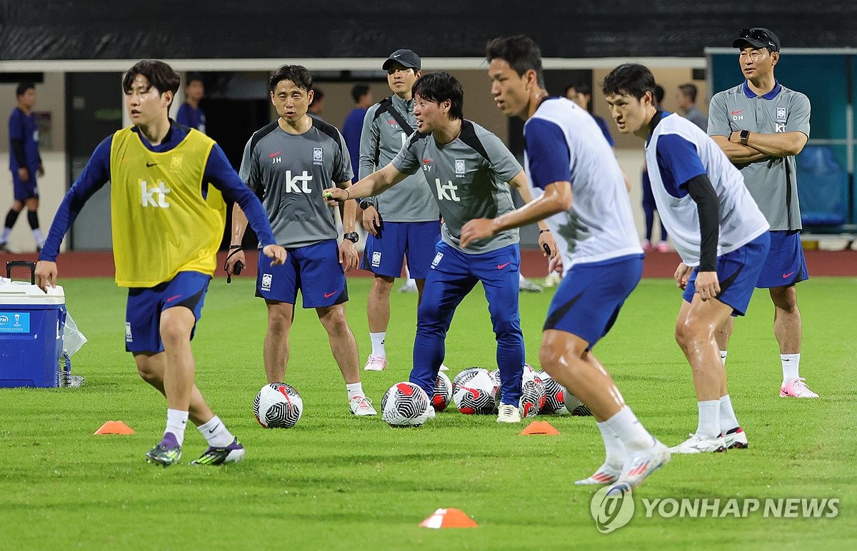 싱가포르전 앞둔 김도훈 임시 감독