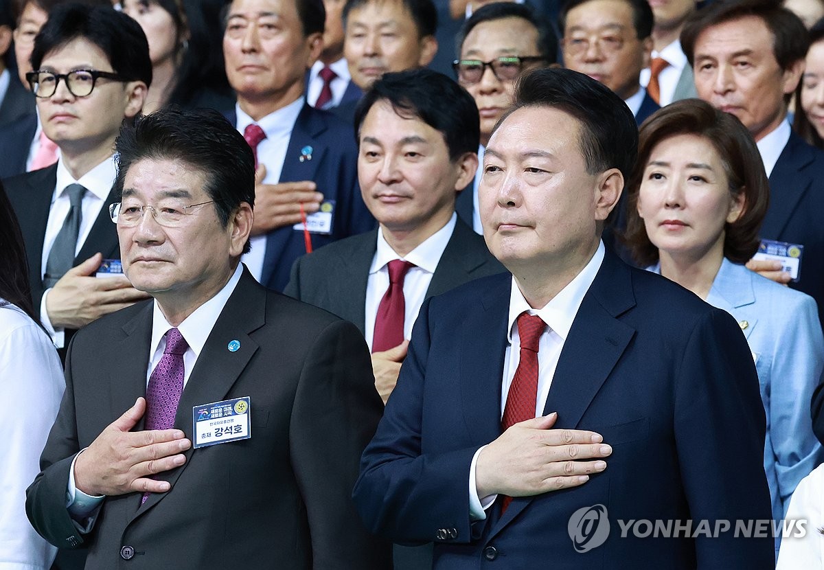 윤석열 대통령, 국민의힘 당권 주자와 함께