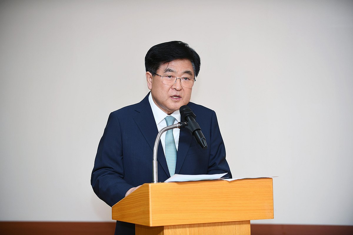 HD현대 권오갑 회장, 사장단 회의 소집…"부진한 사업군 재편"