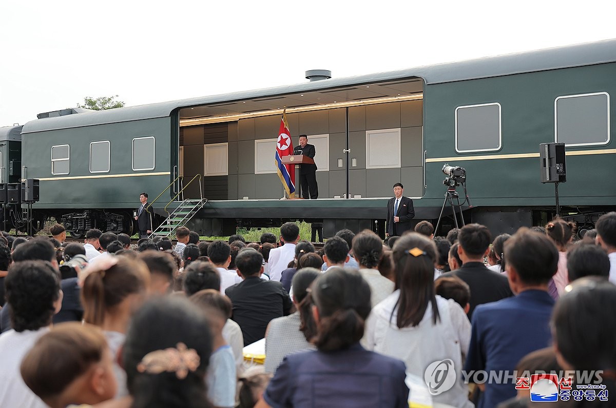 김정은, 의주군 수해지역 방문