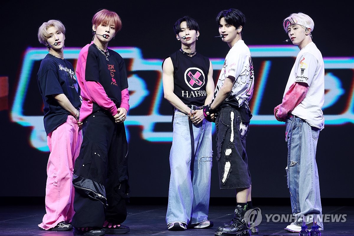 [가요소식] 나우어데이즈, '나우즈'로 팀명 변경