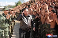 Kim Jong-un inspecciona una base de entrenamiento del KPA