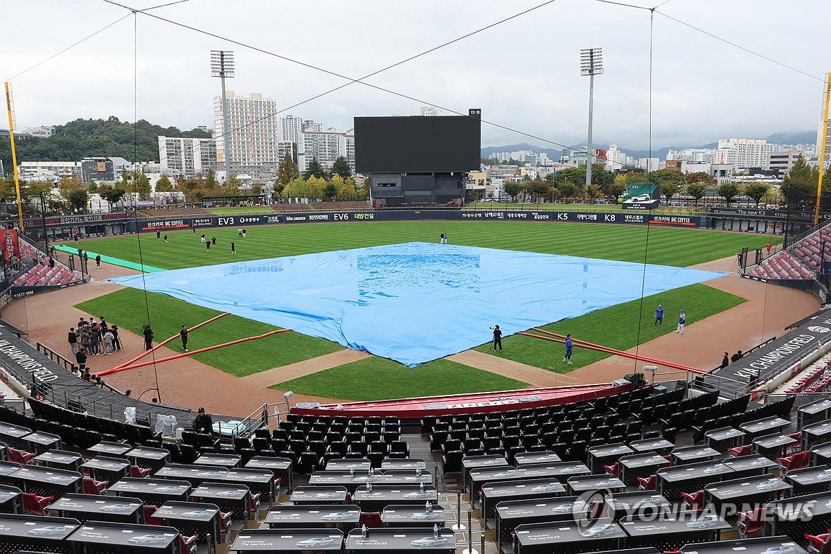 한국시리즈 1차전, 경기장 사정으로 다시 연기…23일 재개(종합)