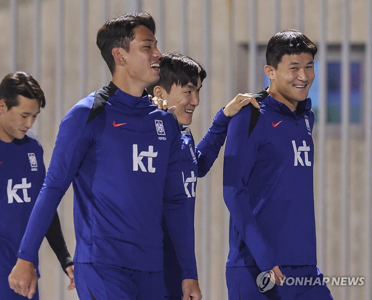 축구대표팀 합류한 해외파들 가볍게 걸으며 컨디션 점검