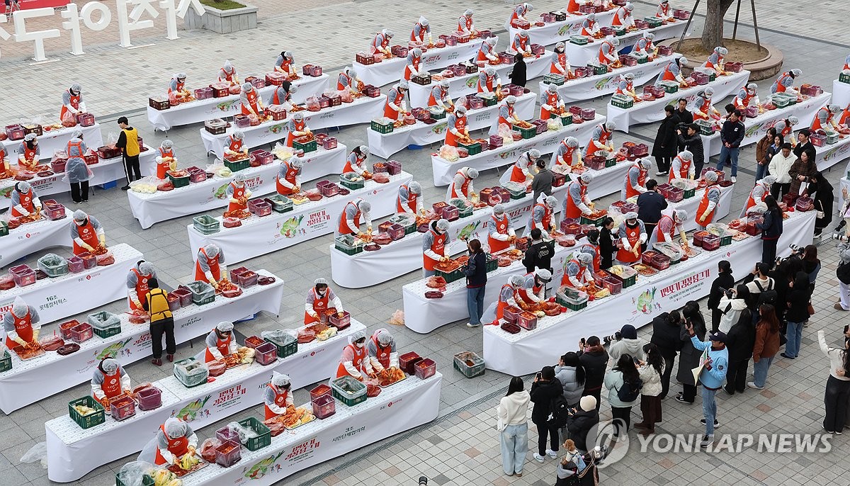 '롯데 사랑나눔 1만포기 김장 담그기' 행사